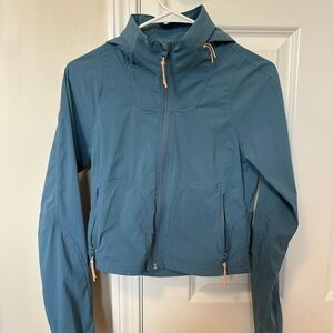 NWOT Lululemon stretch packable hiking jacket (size: 4)